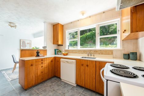 Photo of property in 21 Acheron Road, Paremata, Porirua, 5026