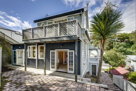 Photo of property in 2 Cameron Road, Bluff Hill, Napier, 4110