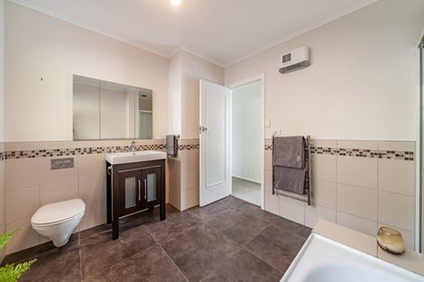 Photo of property in 17a Blue Mountains Road, Silverstream, Upper Hutt, 5019