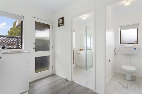 Photo of property in 2/36 Trentham Road, Papakura, 2110