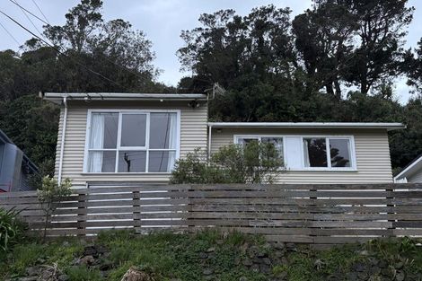 Photo of property in 33 Black Rock Road, Newlands, Wellington, 6037
