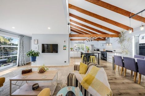 Photo of property in 15 Roland Road, Greenhithe, Auckland, 0632