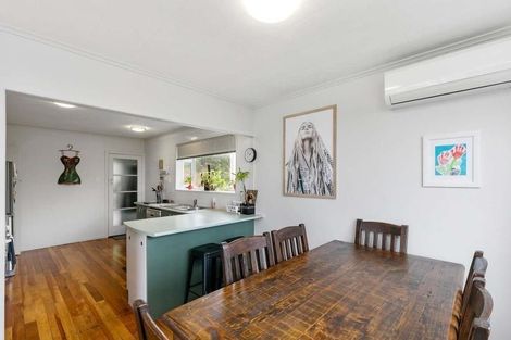 Photo of property in 6 Link Road, Newlands, Wellington, 6037