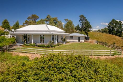 Photo of property in 1986 Taihape Road, Sherenden, Hastings, 4179
