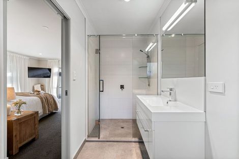 Photo of property in 14 Will Street, Huapai, Kumeu, 0810