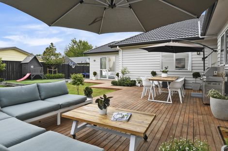 Photo of property in 12 Kahika Grove, Huapai, Kumeu, 0810