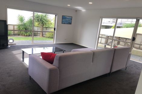 Photo of property in 1/25 Churchill Road, Murrays Bay, Auckland, 0630