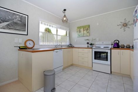 Photo of property in 2/7 Zurich Place, Weymouth, Auckland, 2103