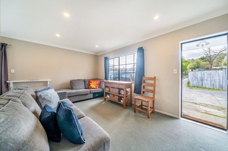 Photo of property in 6 Edelweiss Grove, Timberlea, Upper Hutt, 5018