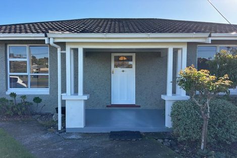 Photo of property in 18 Queens Road, Glen Avon, New Plymouth, 4312