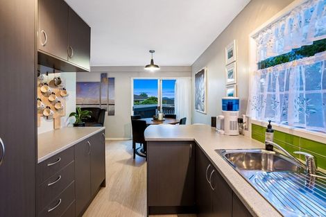 Photo of property in 9 Hepburn Road, Glendene, Auckland, 0602