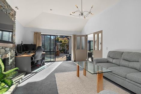 Photo of property in 2/1 Maple Court, Arthurs Point, Queenstown, 9371