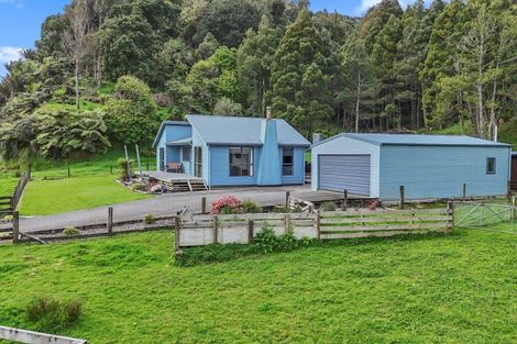 Photo of property in 139 Te Mahoe Road, Mokau, 4376