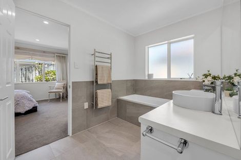 Photo of property in 1/5 Solana Court, Botany Downs, Auckland, 2010