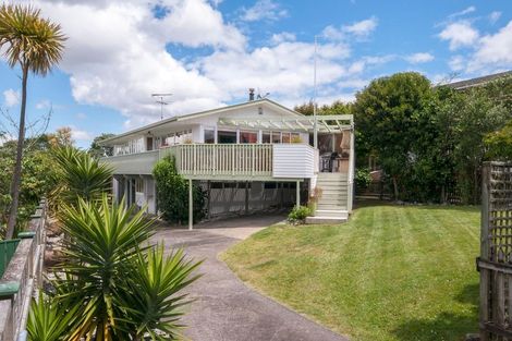 Photo of property in 80 Marine Parade, Mellons Bay, Auckland, 2014