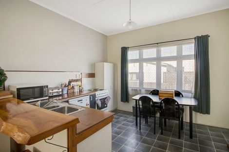 Photo of property in 28 Ngahina Street, Marton, 4710