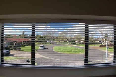 Photo of property in 13 Framalda Place, Conifer Grove, Takanini, 2112