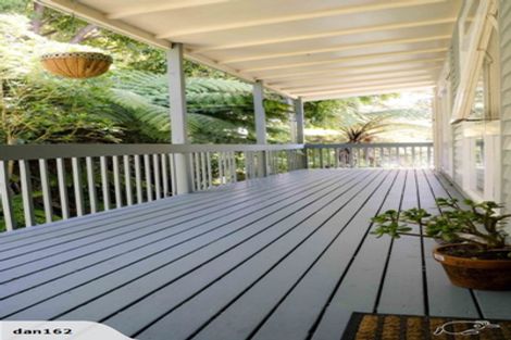 Photo of property in 21 Rauhuia Crescent, Parau, Auckland, 0604