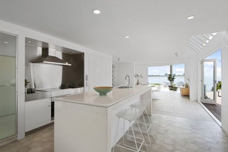 Photo of property in 135 Main Road, Redcliffs, Christchurch, 8081