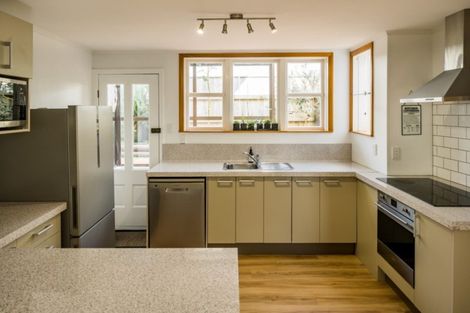 Photo of property in 26 Tuatoru Street, Eastbourne, Lower Hutt, 5013