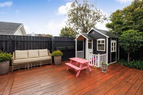 Photo of property in 11 Chilton Grove, Hokowhitu, Palmerston North, 4410