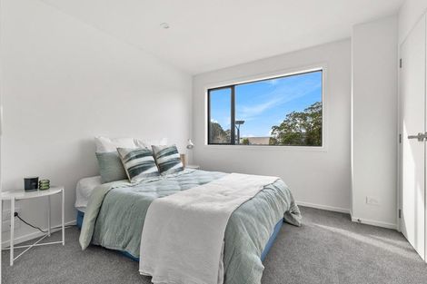 Photo of property in 19 Meg Lane, Glen Eden, 0602