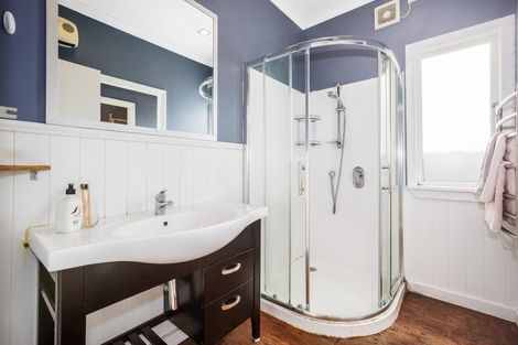 Photo of property in 104 Nicholson Road, Khandallah, Wellington, 6035