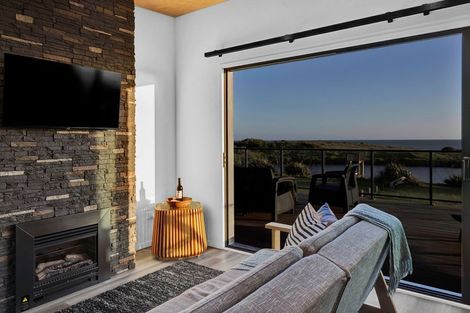 Photo of property in 21 Rosemount Road, Waverley, 4591