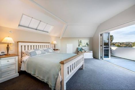 Photo of property in 4 Ellangowan Road, Waiake, Auckland, 0630