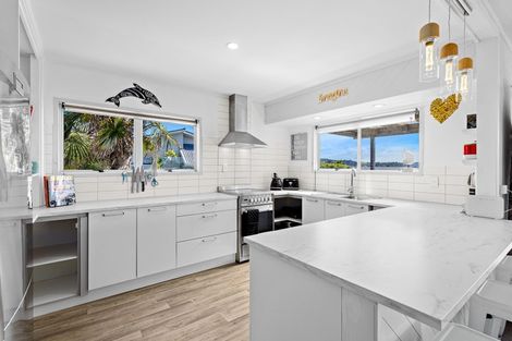 Photo of property in 9 Kauri Crescent, Snells Beach, 0920