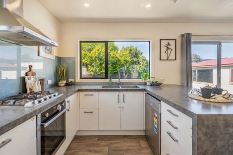 Photo of property in 38 Routley Crescent, Elderslea, Upper Hutt, 5018