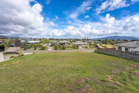 Photo of property in 25 Pharazyn Avenue, Waikanae Beach, Waikanae, 5036