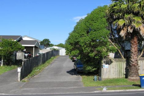 Photo of property in 2/28 Caribbean Drive, Unsworth Heights, Auckland, 0632