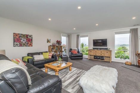 Photo of property in 9 Waipuna Grove, Levin, 5571