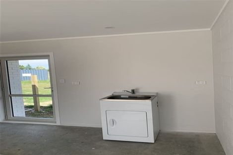 Photo of property in 4 Van Baarle Close, Carterton, 5713