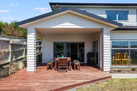 Photo of property in 13 Canary Way, Whitby, Porirua, 5024