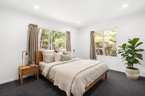 Photo of property in 2/8 Thistledew Place, Bayview, Auckland, 0629