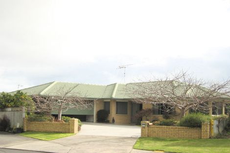 Photo of property in 12 Kenneth Place, Rototuna, Hamilton, 3210