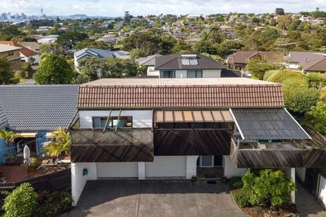 Photo of property in 2/47 James Evans Drive, Northcote, Auckland, 0627