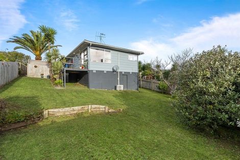 Photo of property in 2/120 Lynn Road, Bayview, Auckland, 0629