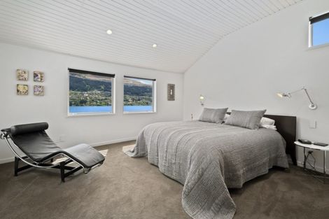 Photo of property in 3 Lewis Road, Kelvin Heights, Queenstown, 9300