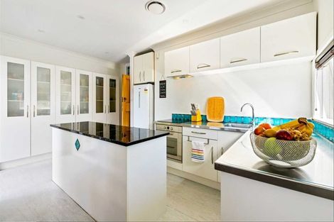 Photo of property in 12 Eastglen Road, Glen Eden, Auckland, 0602