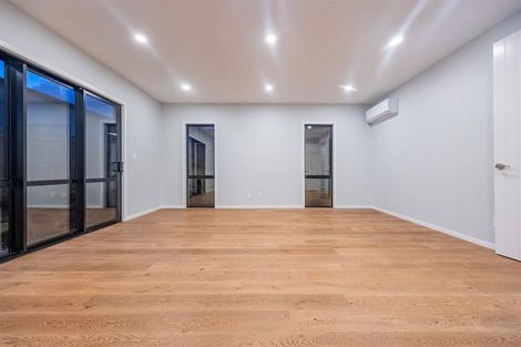 Photo of property in 20 Lewis Younie Road, Kumeu, 0810