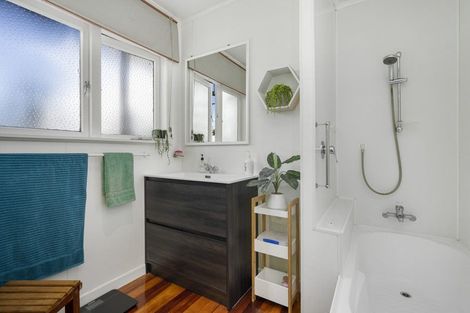 Photo of property in 298 Shakespeare Street, Leamington, Cambridge, 3432