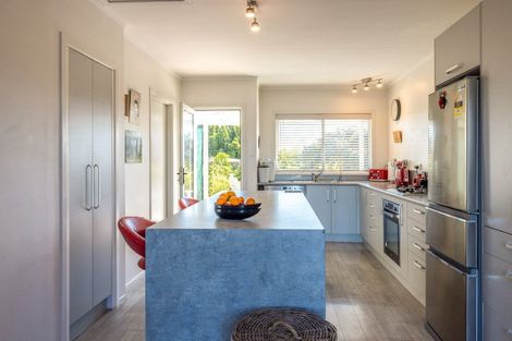 Photo of property in 17 Wellington Road, Surfdale, Waiheke Island, 1081