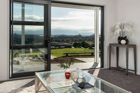 Photo of property in 11 Goldstone Place, Omokoroa, 3114