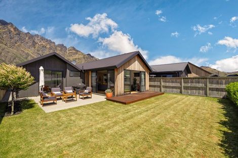 Photo of property in 12 Howden Drive, Jacks Point, 9371