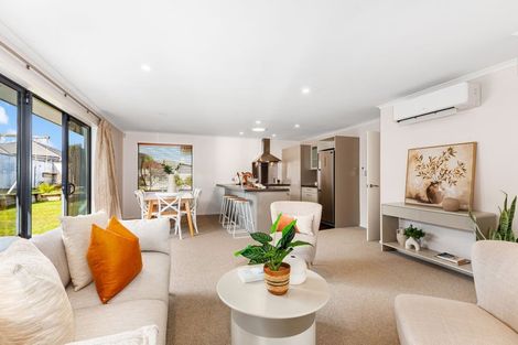 Photo of property in 5 Paparoa Crescent, Aotea, Porirua, 5024