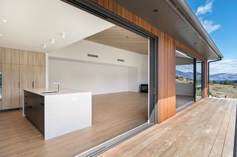 Photo of property in 6 Red Deer Rise, Kelvin Heights, Queenstown, 9300