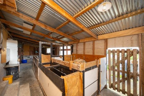 Photo of property in 658 Roberts Line, Kelvin Grove, Palmerston North, 4470